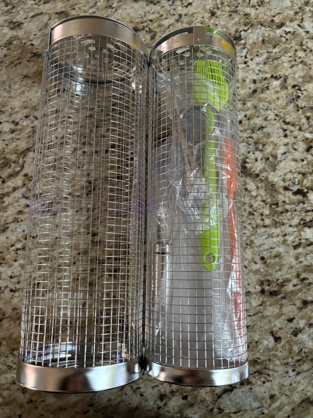 Rolling grilling baskets